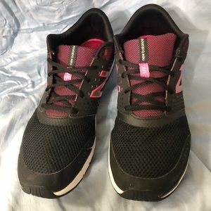 New Balance Women’s Sz 10 WX577BP4 Black/Pink Running Shoes.